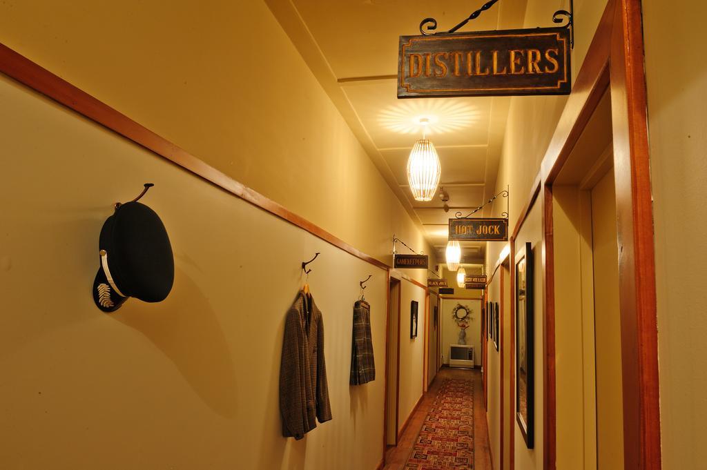 Blacks Hotel Ophir Exterior photo
